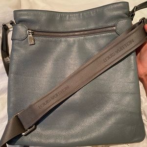 Louis Vuitton leather Messenger bag - 100% a…